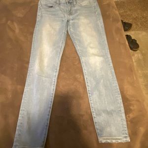 I’m selling jeans there American eagle.